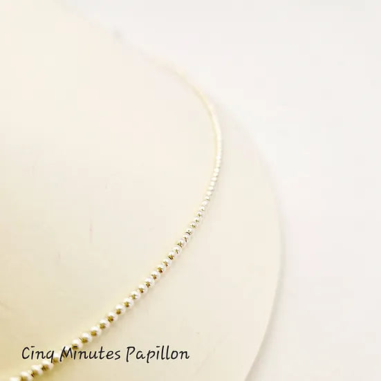 Ras de cou avec pendentif croix en argent