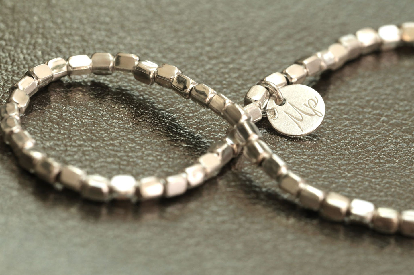 Bracelet en perles cubiques