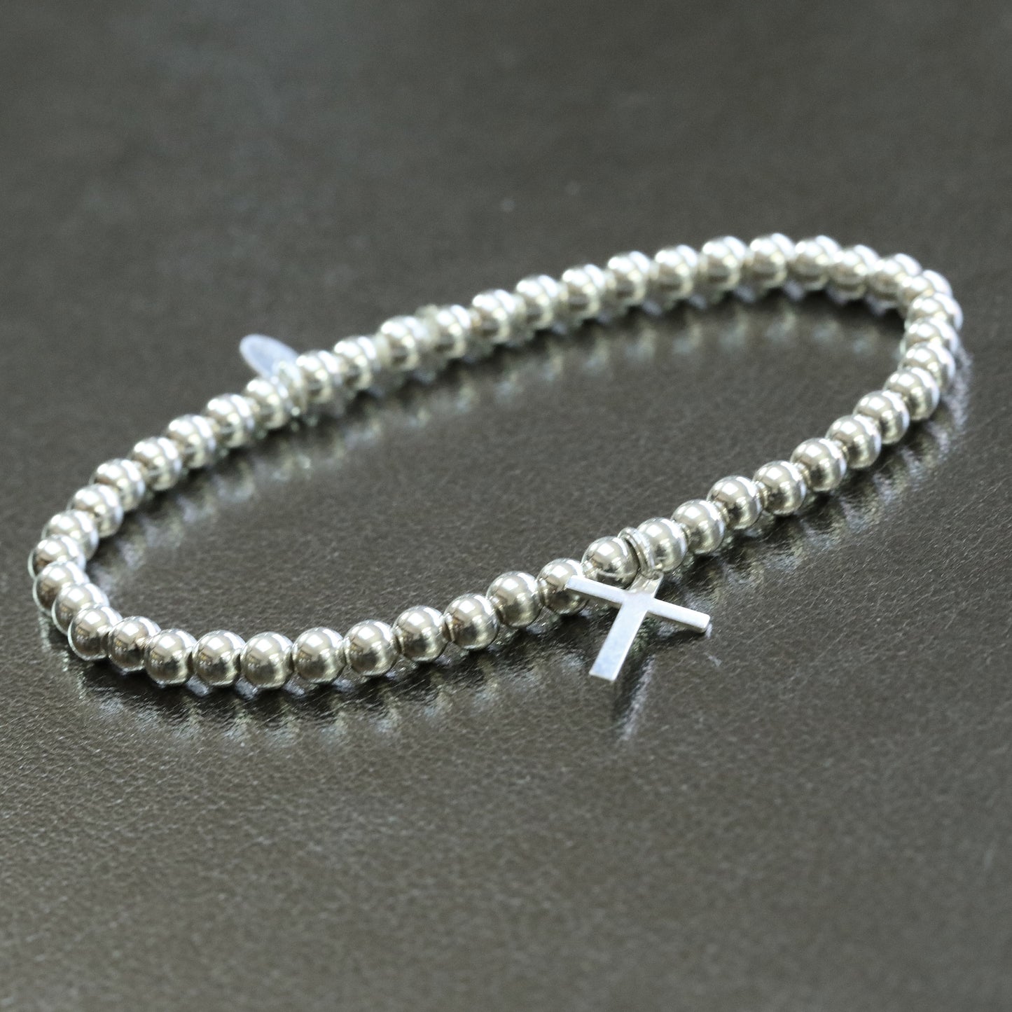 Les bracelets en perles argent de 4 mm dégradé ou avec breloque