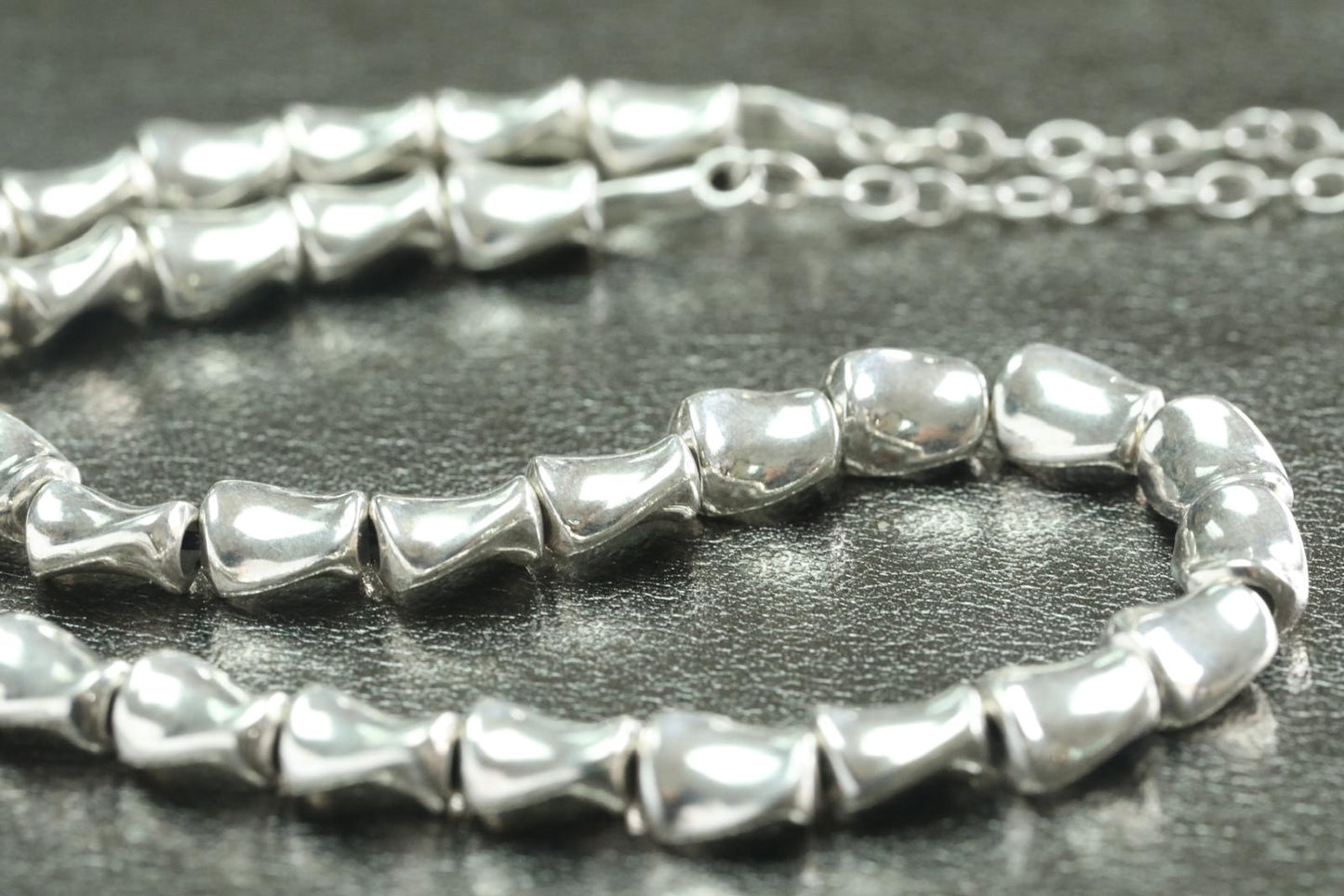 Collier en perles torsadées
