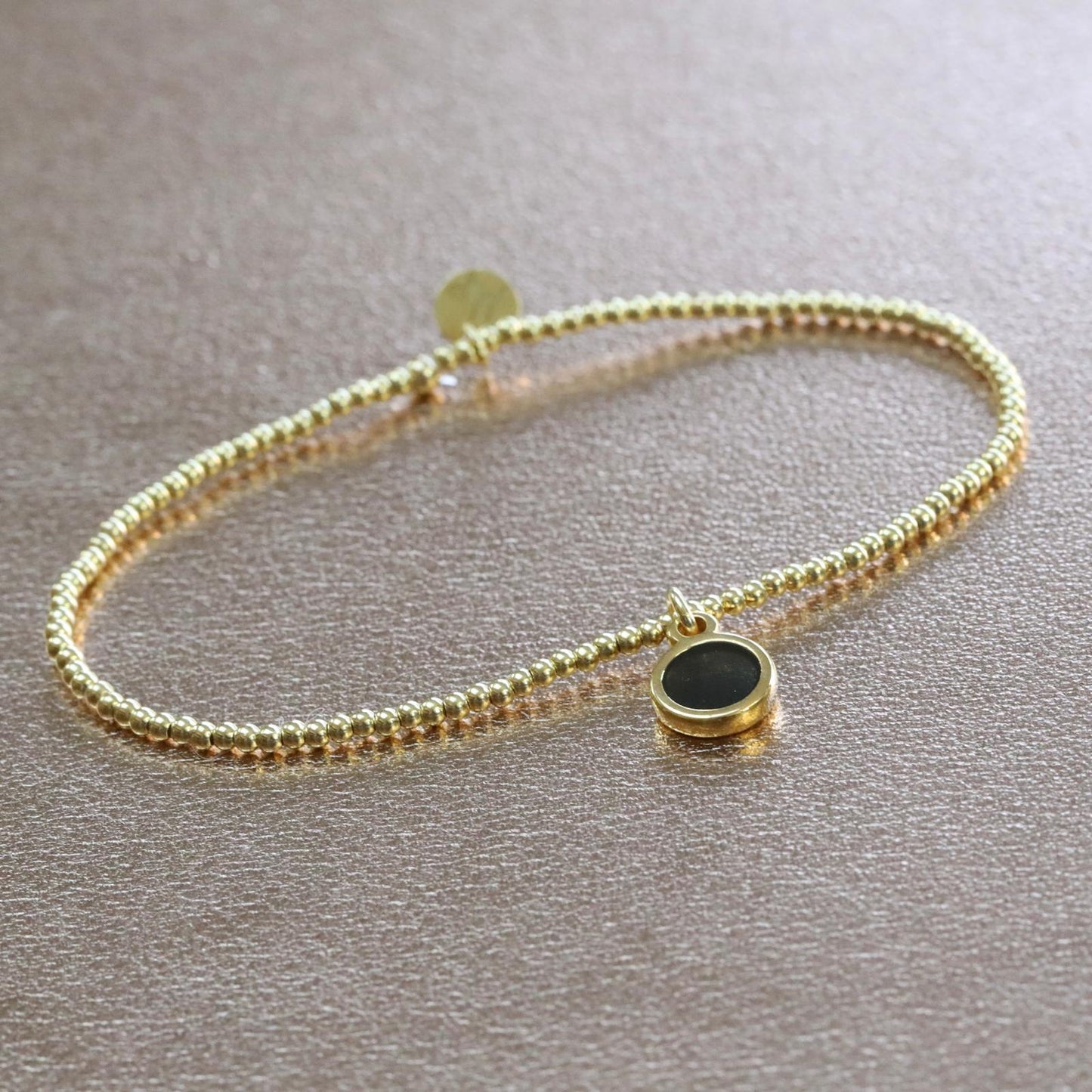 Bracelet plaqué or et mini breloque dorée à l'or fin