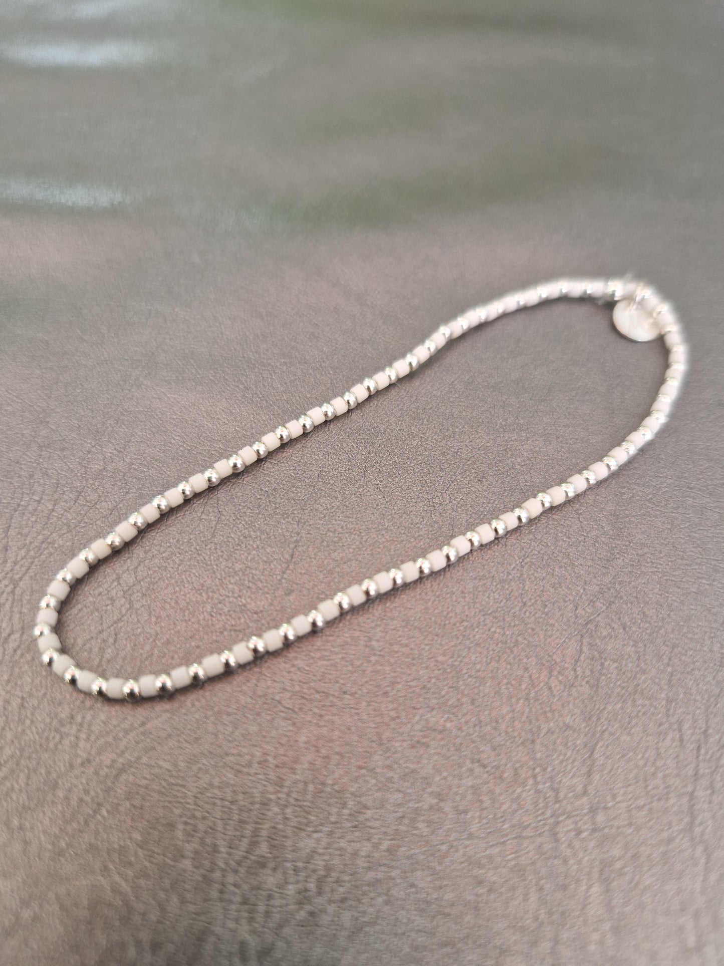 Le bracelet 1,8 argent et perles Miyuki