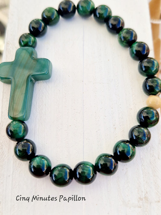 Bracelet en oeil de tigre vert et croix en onyx