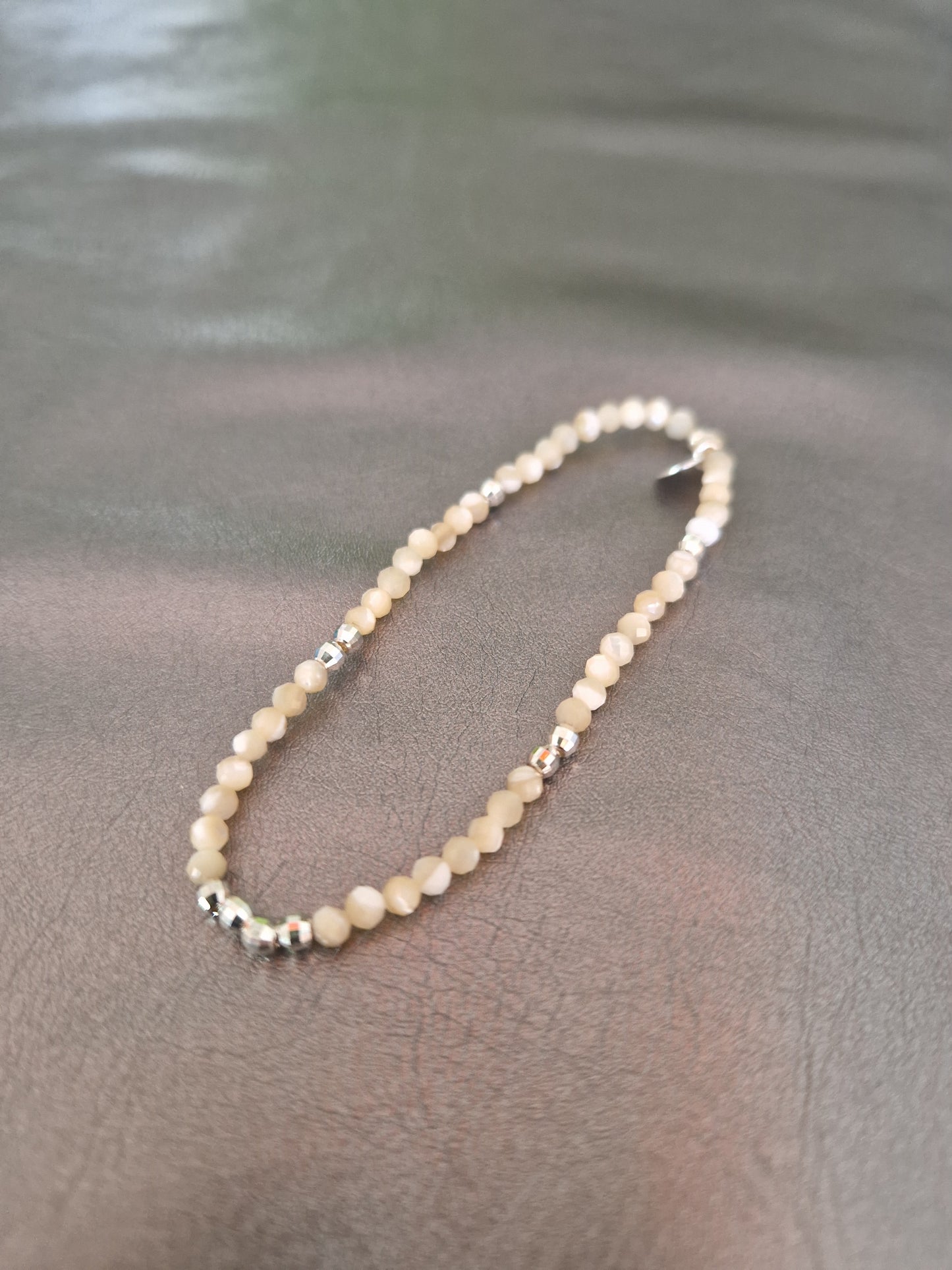 Les bracelets pierres semi précieuses et perles facetées