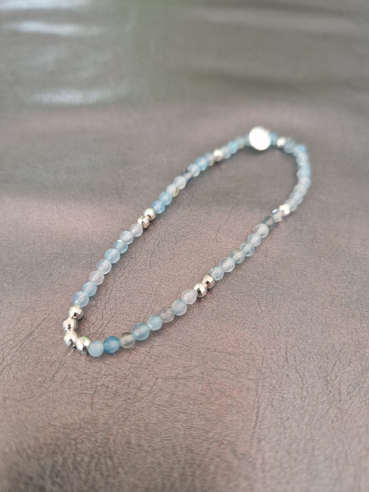 Les bracelets pierres semi précieuses et perles facetées