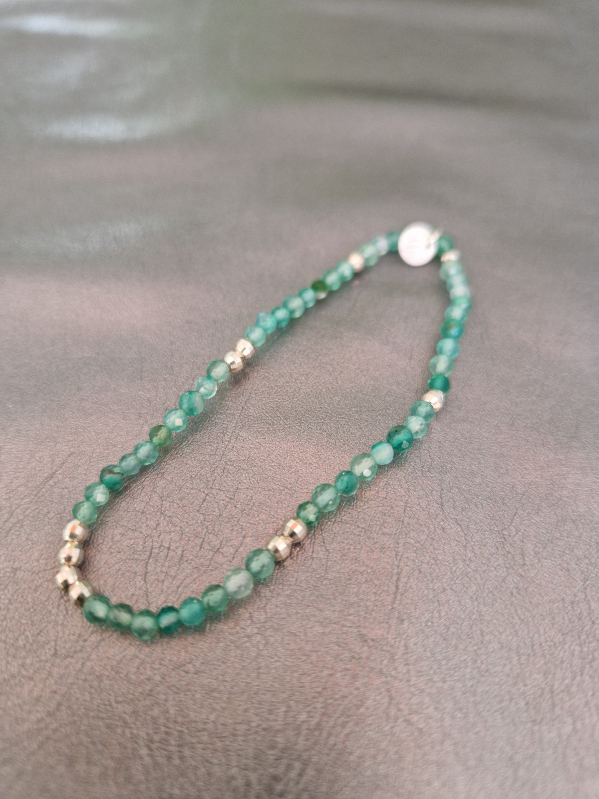 Les bracelets pierres semi précieuses et perles facetées