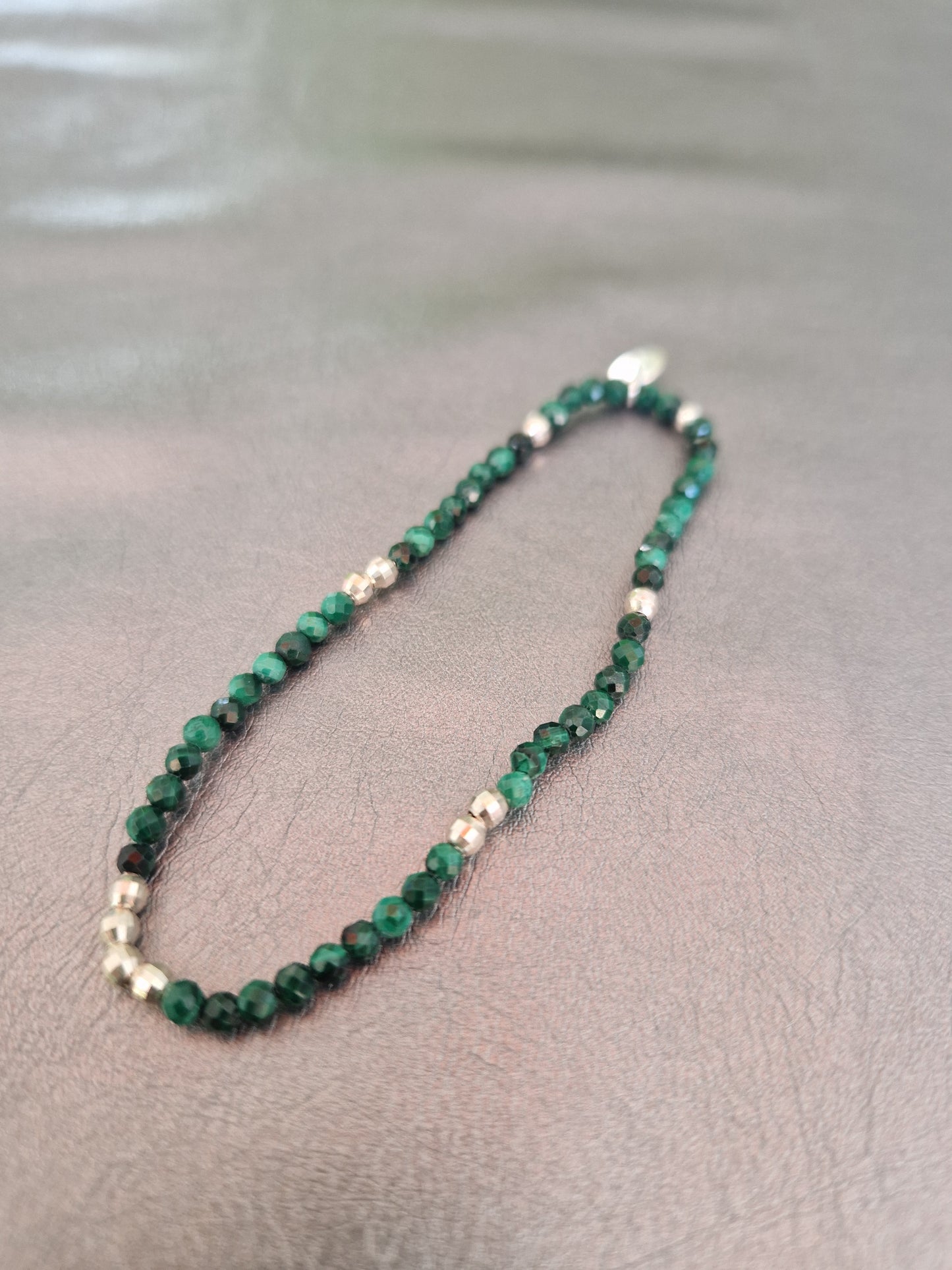 Les bracelets pierres semi précieuses et perles facetées
