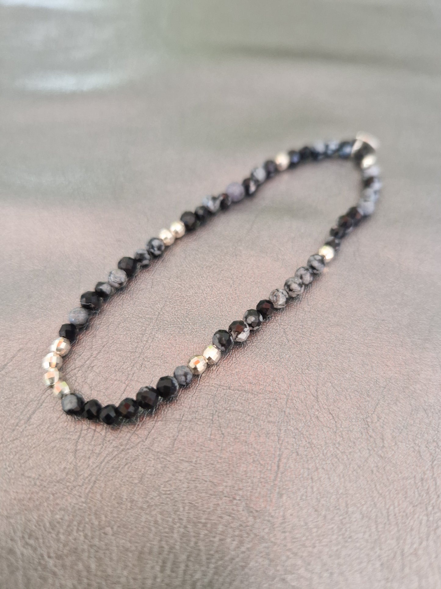Les bracelets pierres semi précieuses et perles facetées