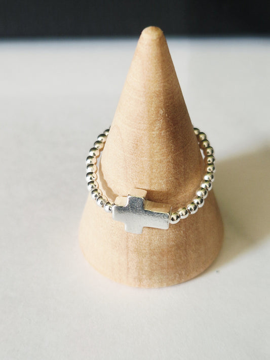 La bague en argent et croix