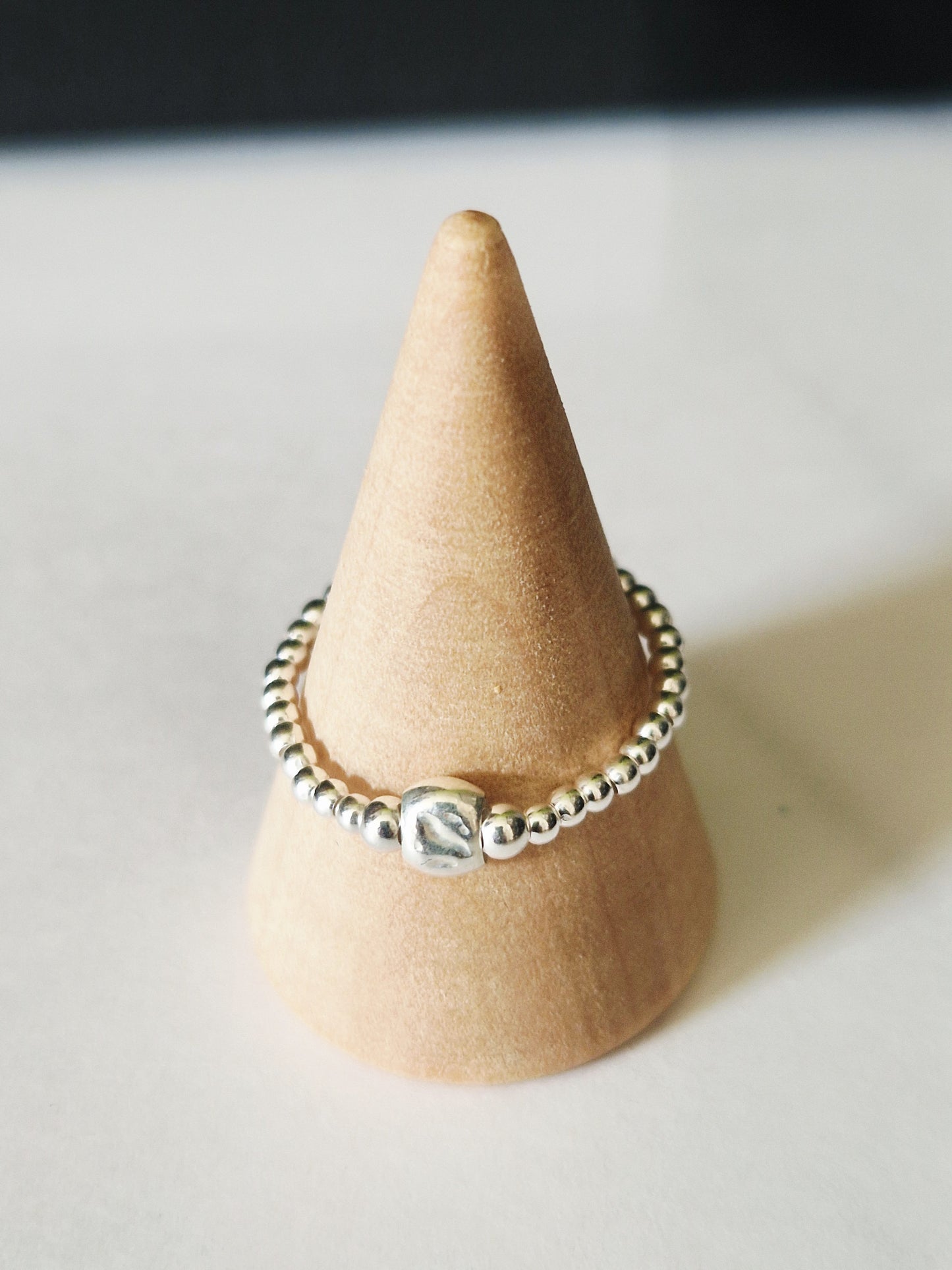 La bague en argent et perle écrasée