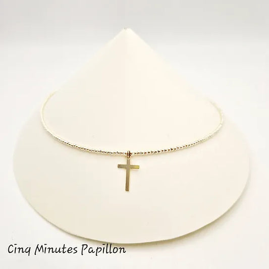 Ras de cou avec pendentif croix en argent