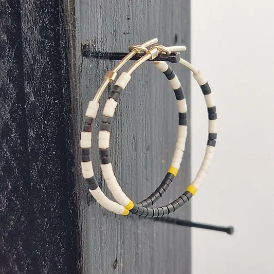 Boucles d'oreilles en argent noires, blanches et jaunes