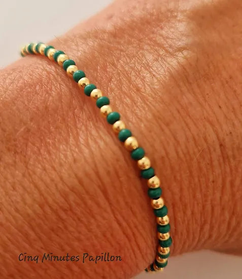 Bracelet en perles de rocaille et perles plaquées or