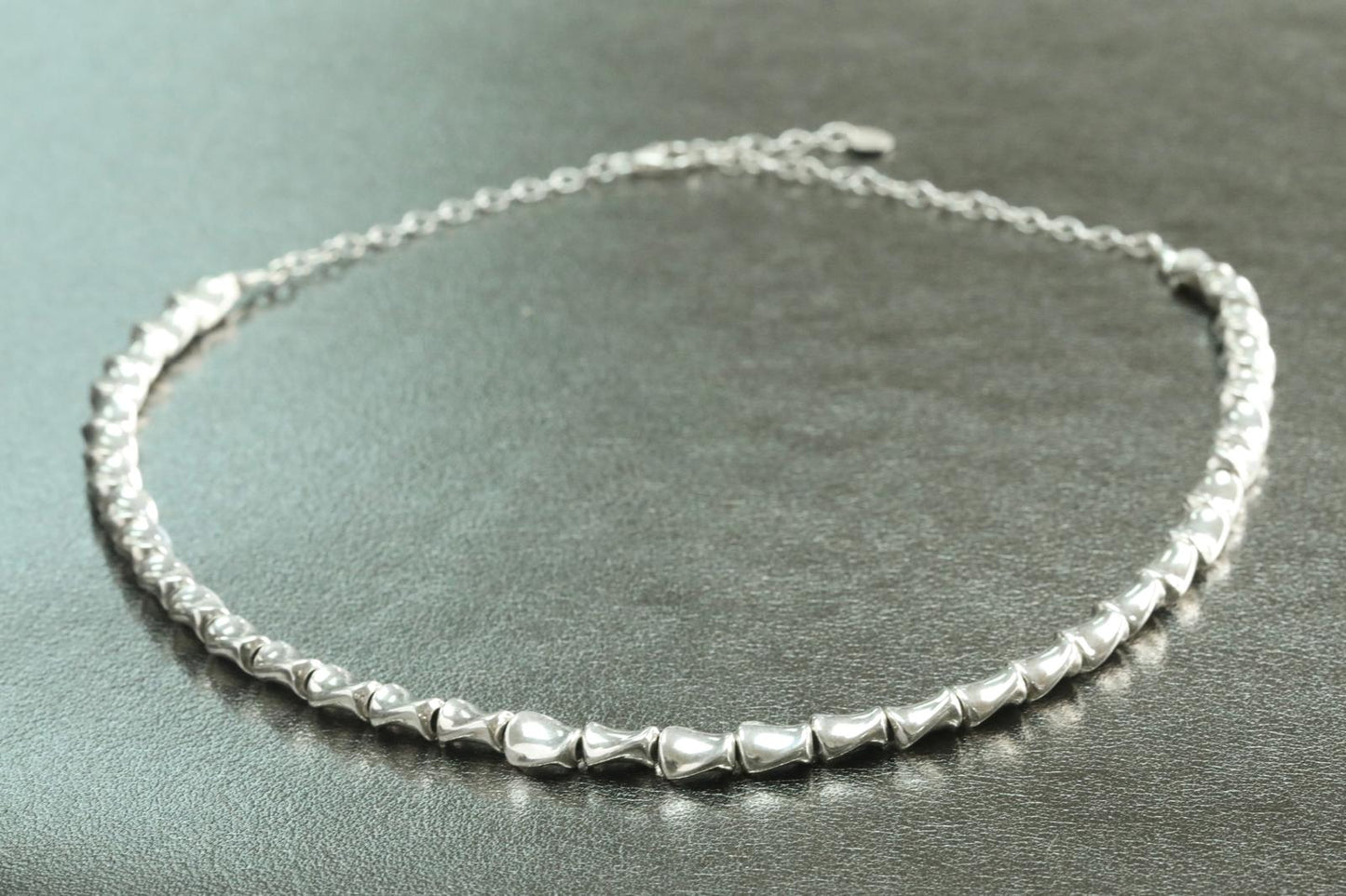 Collier en perles torsadées