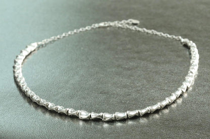 Collier en perles torsadées